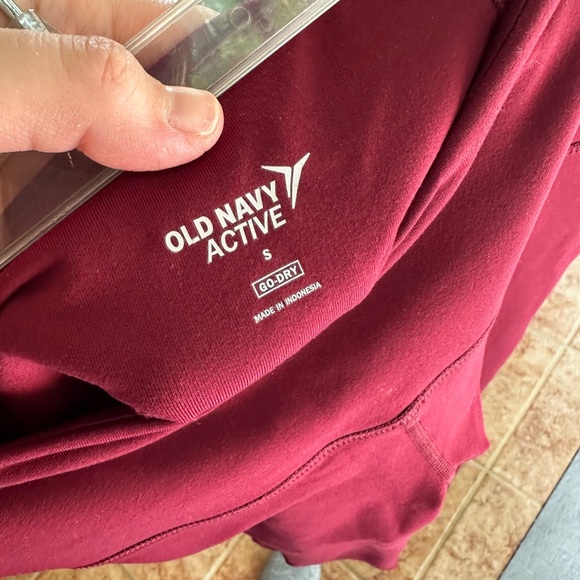 NWOT Old Navy Burgundy Red Leggings / Yoga Pants - Size S - Picture 3 of 3